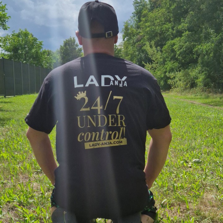 T-Shirt „24/7 UNDER control“ - Owned & Proud Version