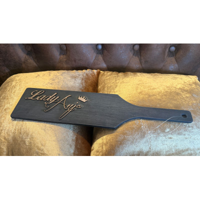 Premiere: Mein erstes Paddle. Schwarz, brutal, ikonisch.