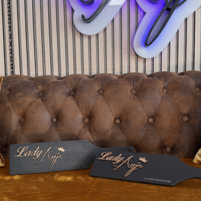 handgefertigtes BDSM Paddle „Lady Anja"