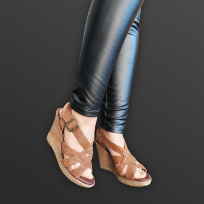 Braune Sandalen mit Keilabsatz