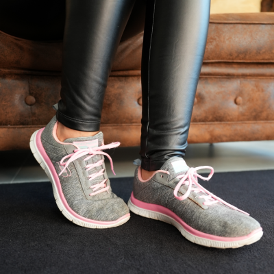 Grau rosa Sneaker von Skechers