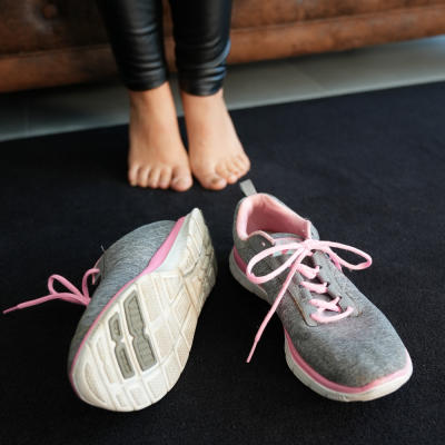 Grau rosa Sneaker von Skechers