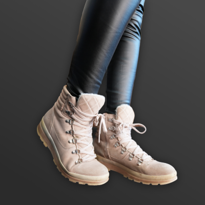 Hautfarbene Winterstiefel aus Wildleder