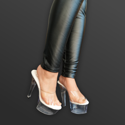 Transparente High Heels mit Plateau der Marke Pleaser