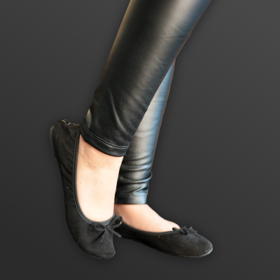 Schwarze Ballerinas in Wildlederoptik der Marke Greatonu