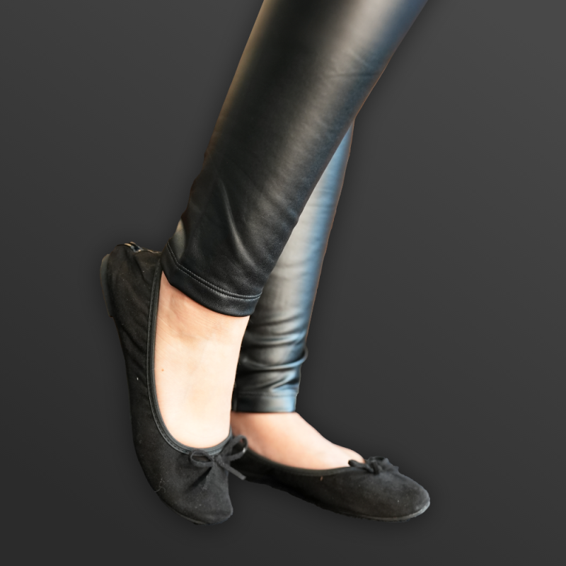 Schwarze Ballerinas in Wildlederoptik der Marke Greatonu
