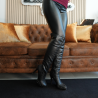 Schwarze Overkneestiefel aus Kunstleder
