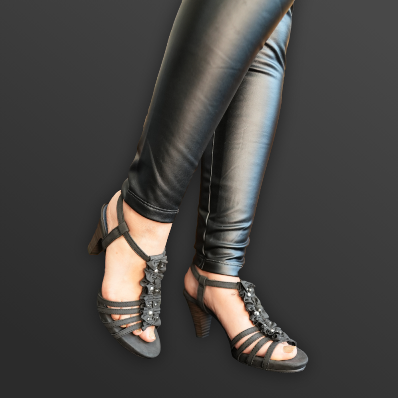 Schwarze Sandalen mit Absatz der Marke Marco Tozzi