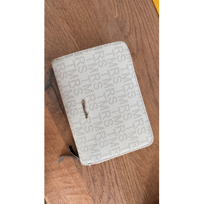 Stark gebrauchter Geldbeutel