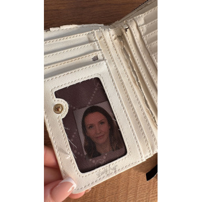 Stark gebrauchter Geldbeutel