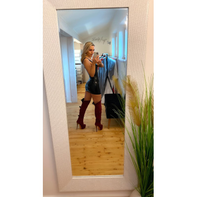 Bordeauxrote Stiefel aus meinen Videos