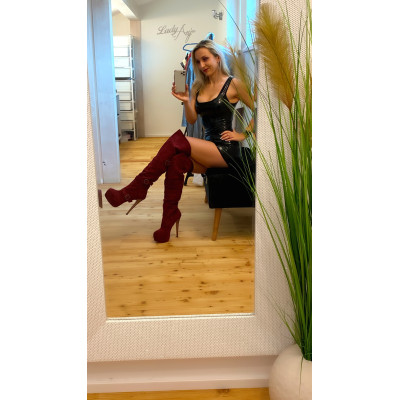 Bordeauxrote Stiefel aus meinen Videos