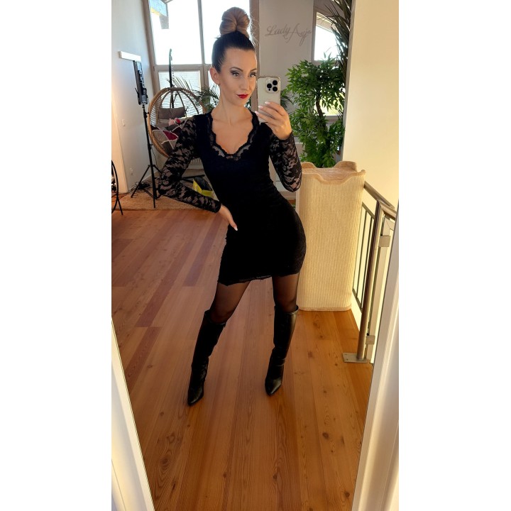 Schwarzes Spitzenkleid seit 2017